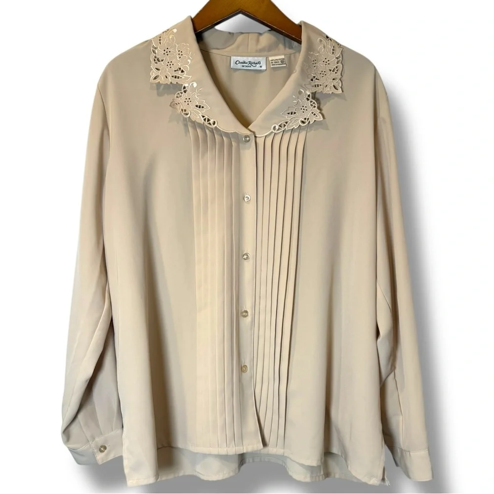 Vintage Cream Blouse with Intricate Collar - Picture 2 of 6